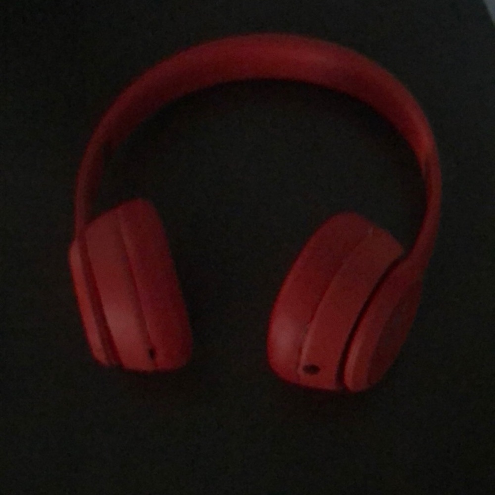 Red wireless beats